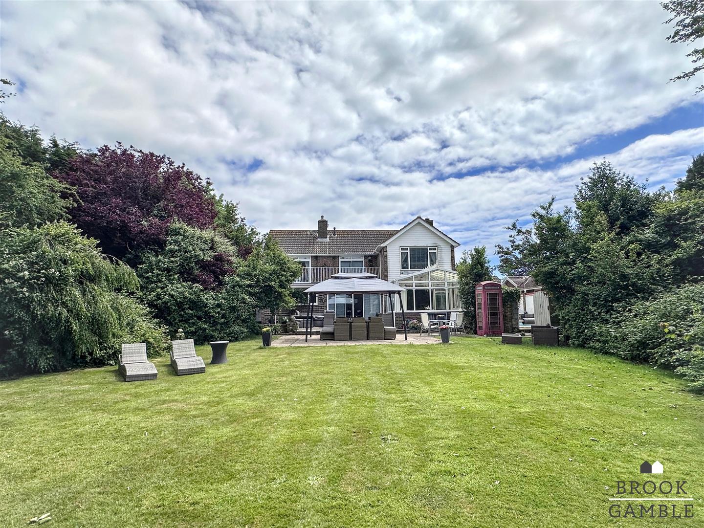 6 Bedroom House for Sale: £900,000. Harley Shute Road in Eastbourne, East Sussex